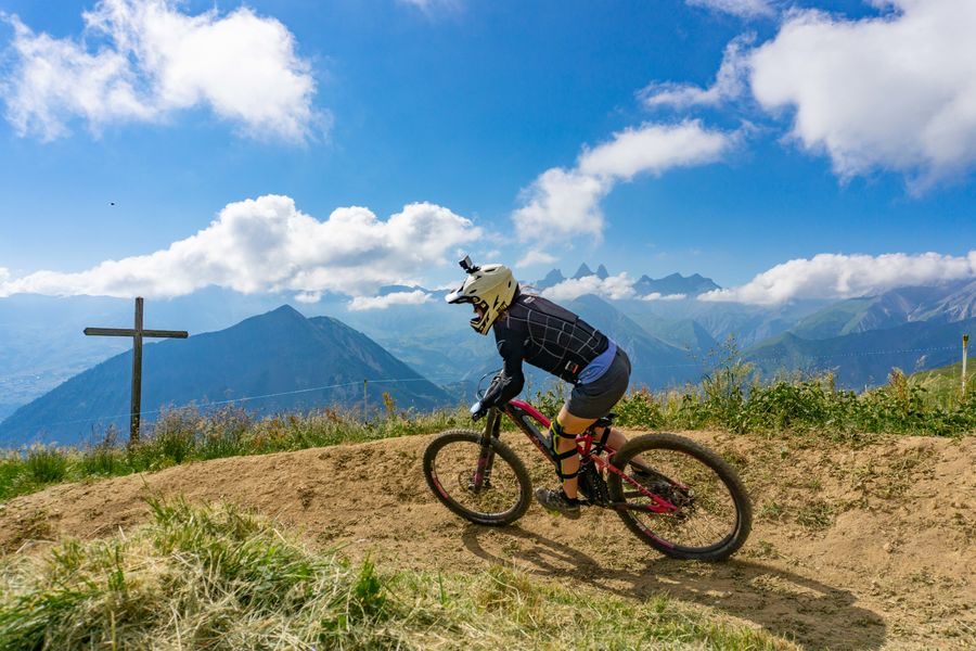 © Piste de VTT - Corbier Tourisme