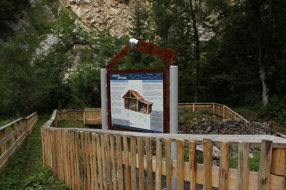 © La route de l'Opinel à Gévoudaz - Musée Opinel