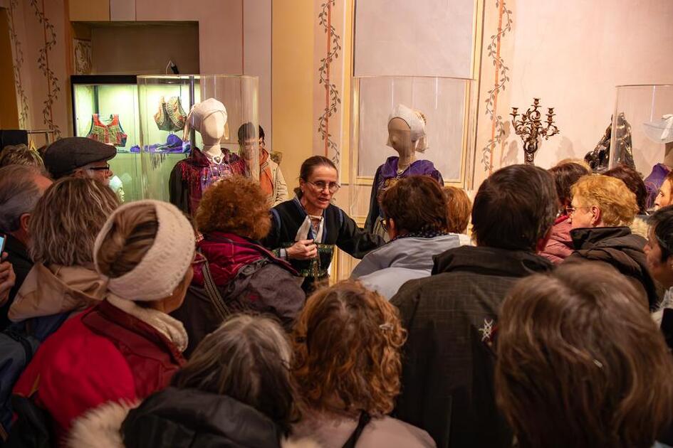 © Visite guidée Musée des Costumes - OTI Montagnicimes