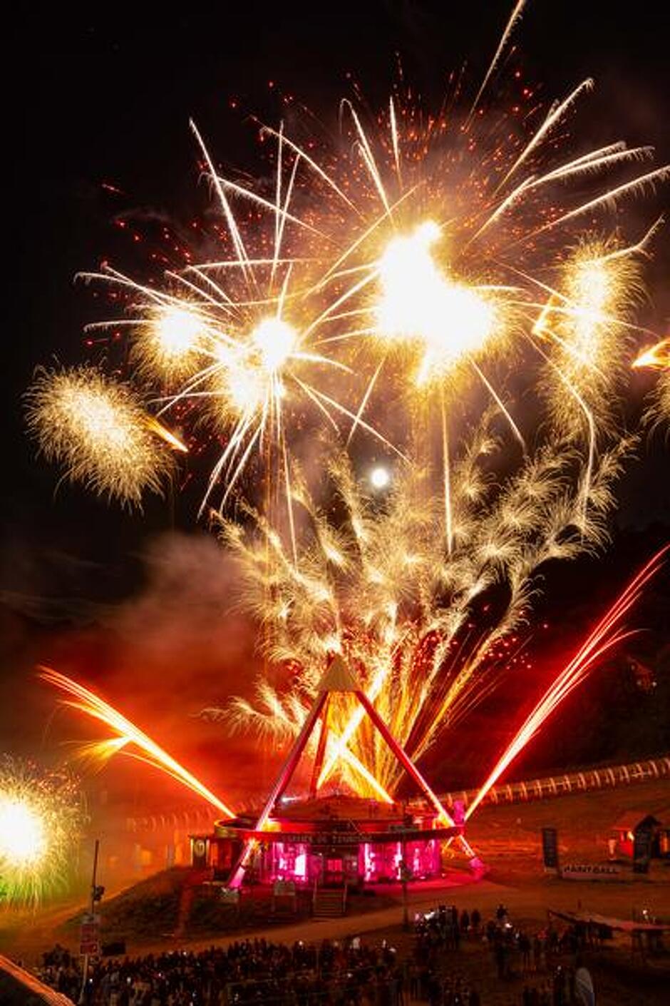 © Spectacle son et lumières et feux d'artifice sur le tripode!_Le Corbier - Corbier Tourisme