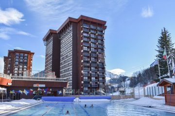 © Piscine extérieure chauffée - Corbier Tourisme