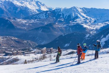 ©CorbierTourisme_H2122_Ski entre amis (20)