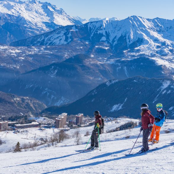 ©CorbierTourisme_H2122_Ski entre amis (20)