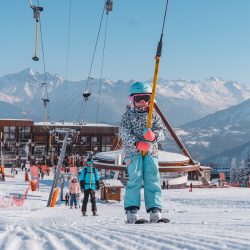 ©CorbierTourisme_H22-23_Ski famille (22)